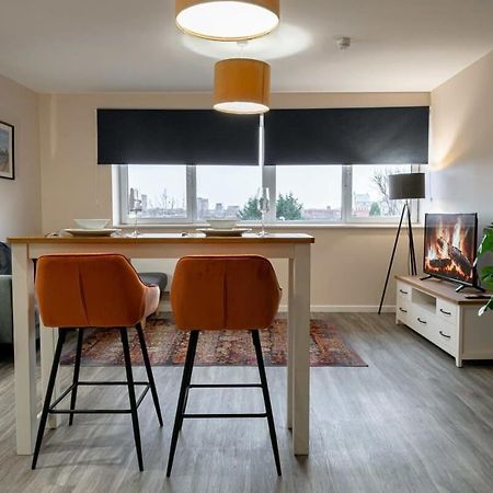 Modern 1 Bedroom Apartment In Манчестер Екстер'єр фото