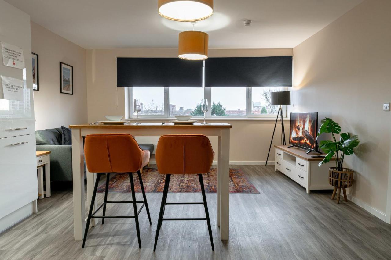 Modern 1 Bedroom Apartment In Манчестер Екстер'єр фото