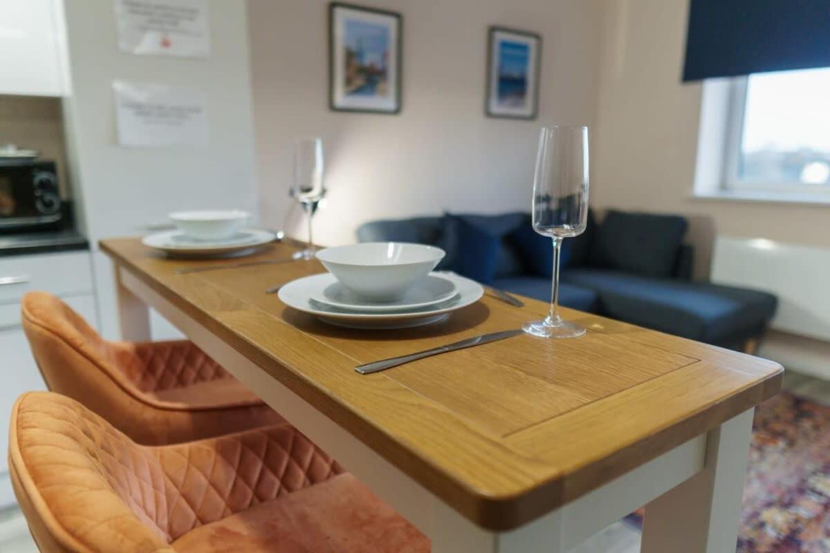 Modern 1 Bedroom Apartment In Манчестер Екстер'єр фото