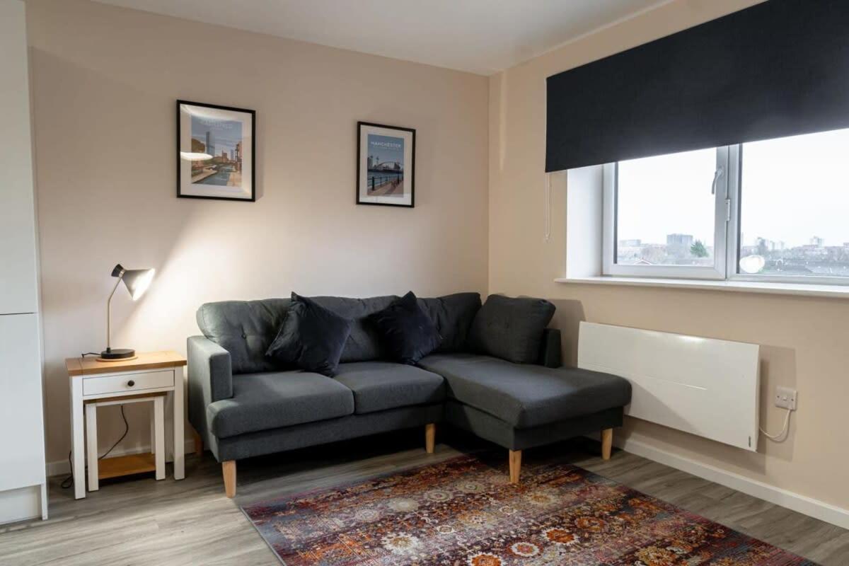 Modern 1 Bedroom Apartment In Манчестер Екстер'єр фото