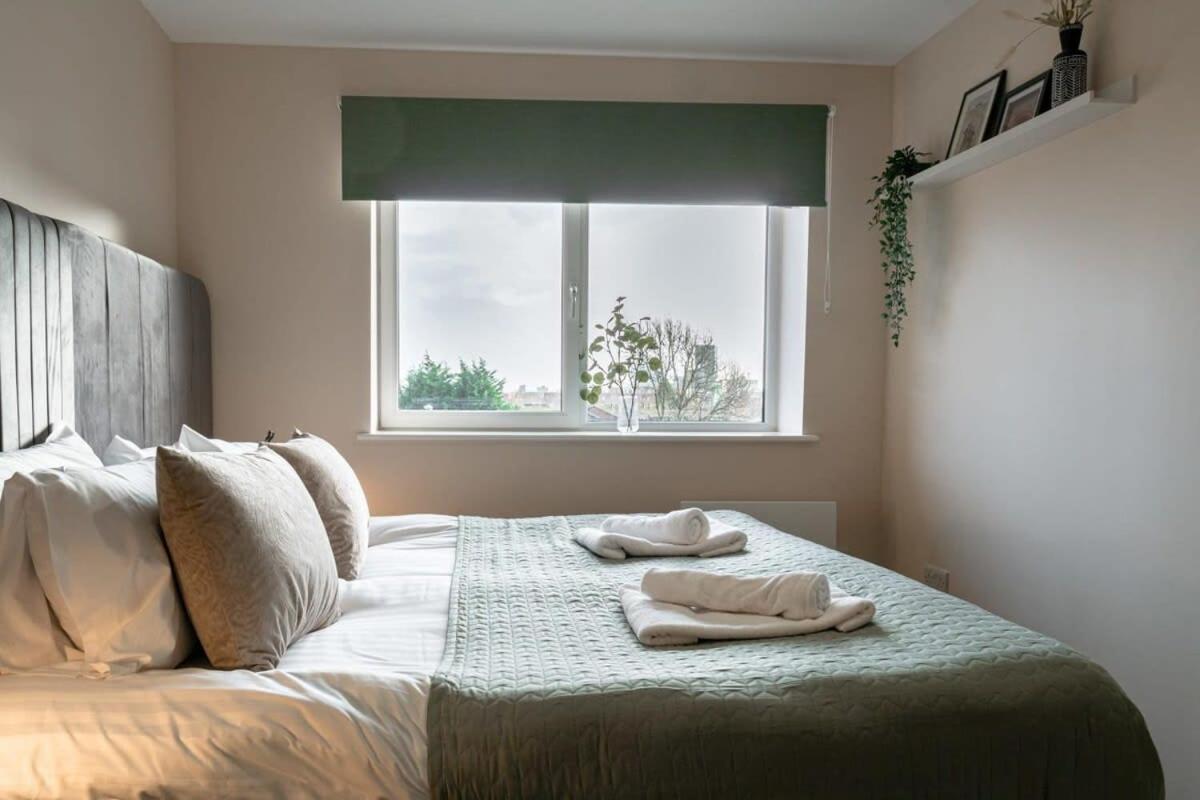 Modern 1 Bedroom Apartment In Манчестер Екстер'єр фото