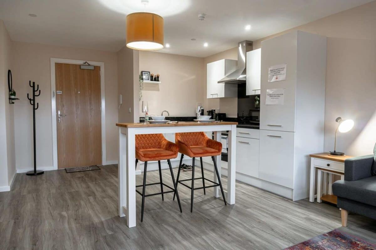 Modern 1 Bedroom Apartment In Манчестер Екстер'єр фото