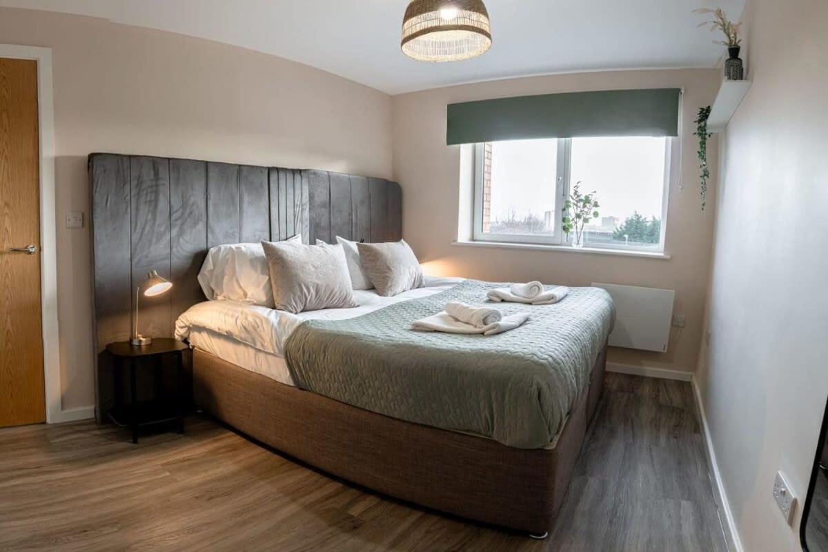 Modern 1 Bedroom Apartment In Манчестер Екстер'єр фото