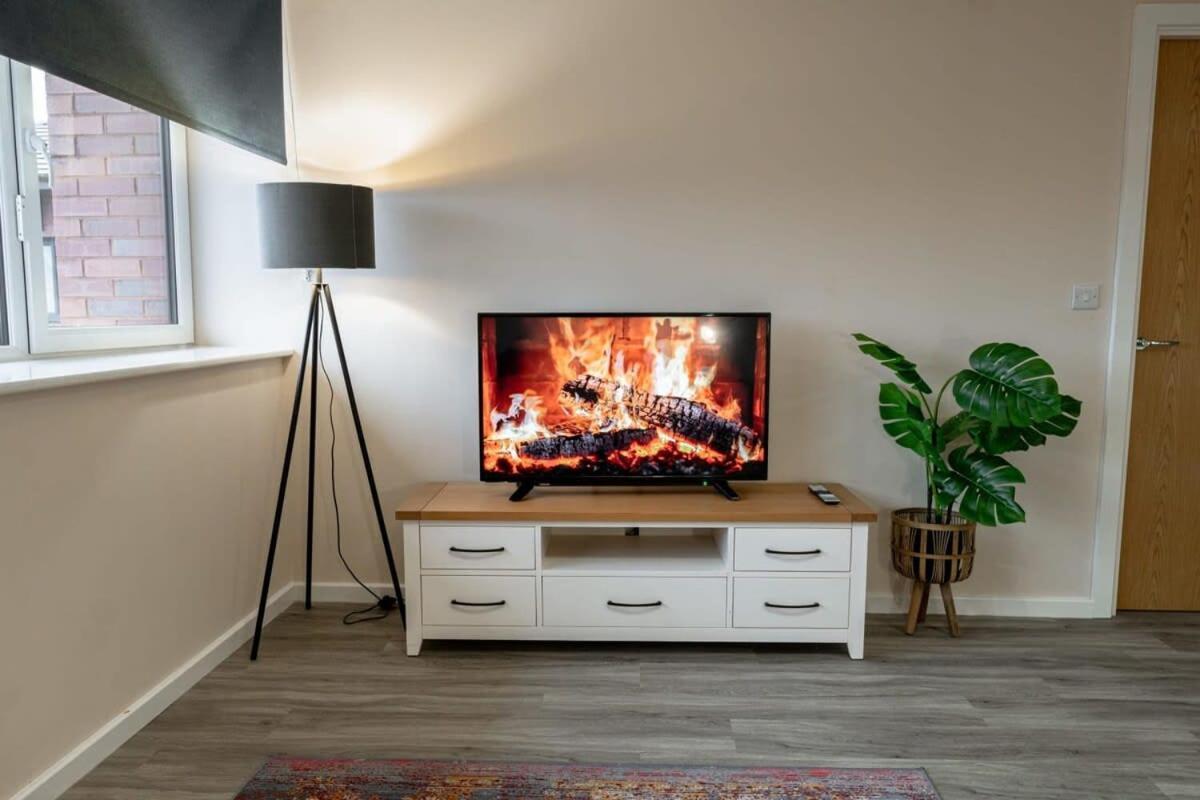 Modern 1 Bedroom Apartment In Манчестер Екстер'єр фото