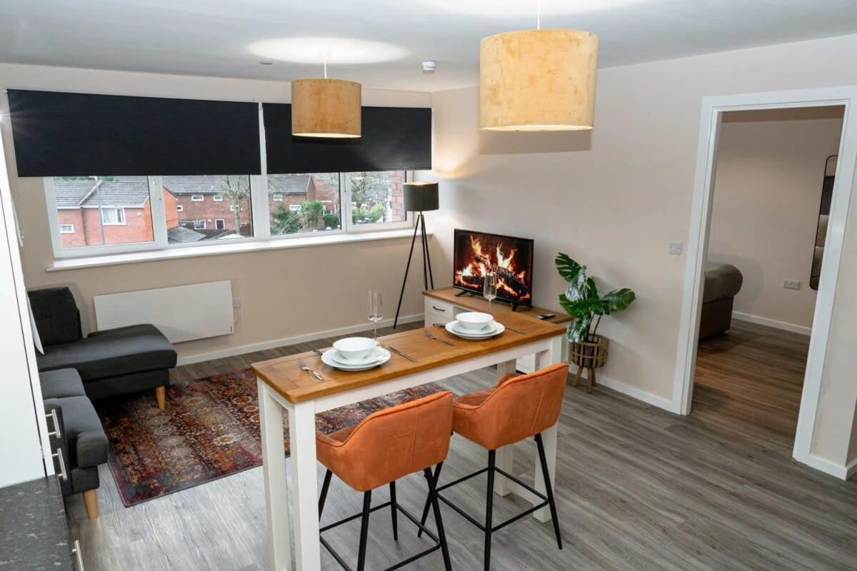 Modern 1 Bedroom Apartment In Манчестер Екстер'єр фото